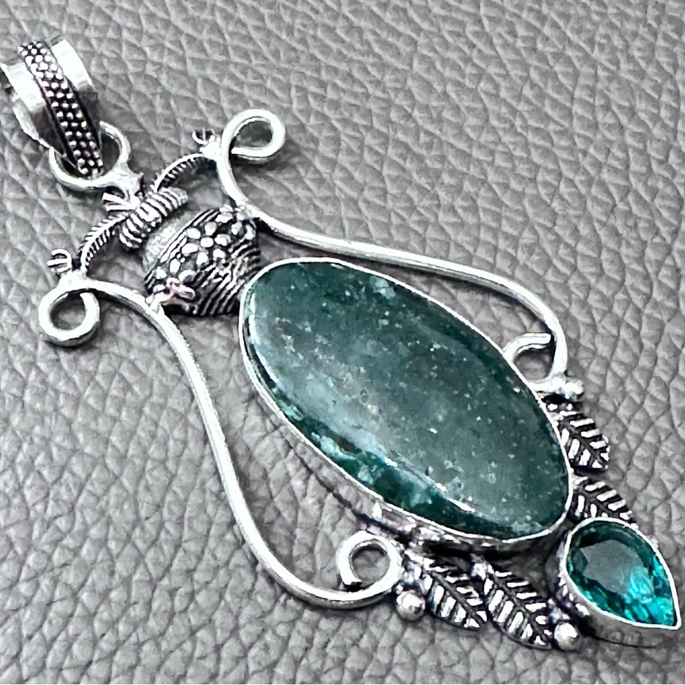 HAND CRAFTED ARTISAN GREEN JASPER PENDANT AND BLUE APATITE STONE STATEMENT